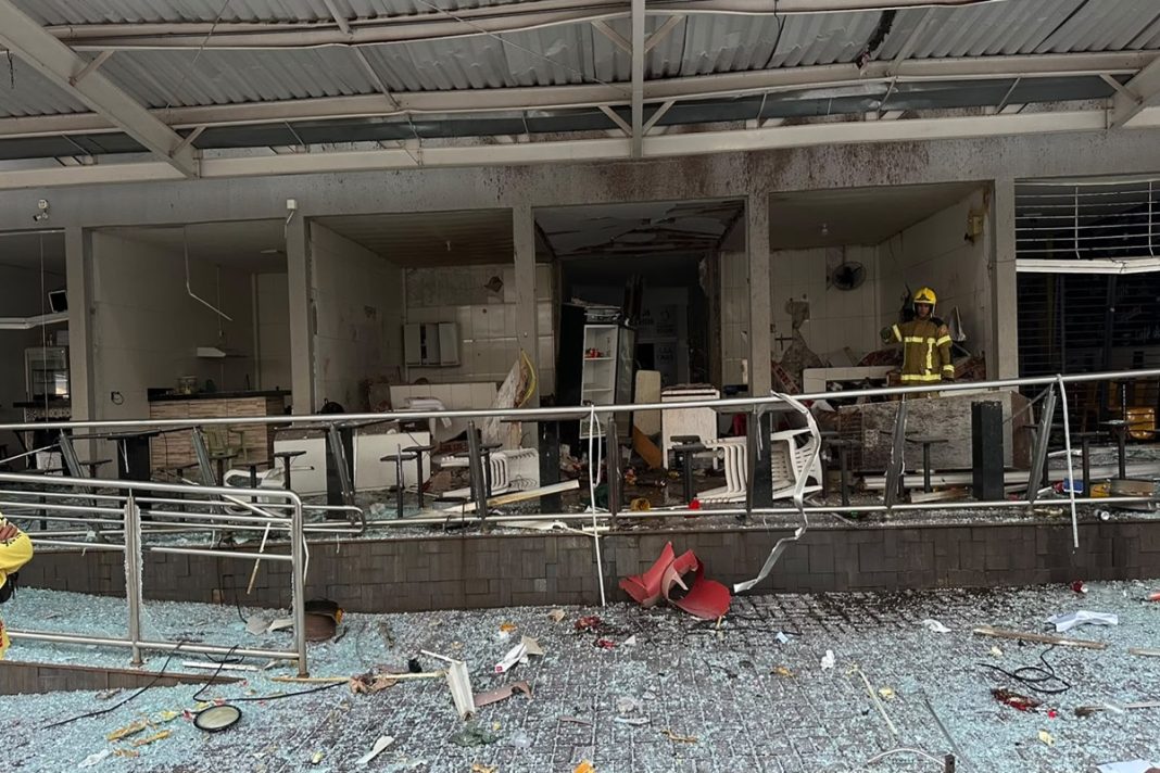 tres-pessoas-ficam-feridas-apos-explosoes-em-boxes-de-rodoviaria-no-go