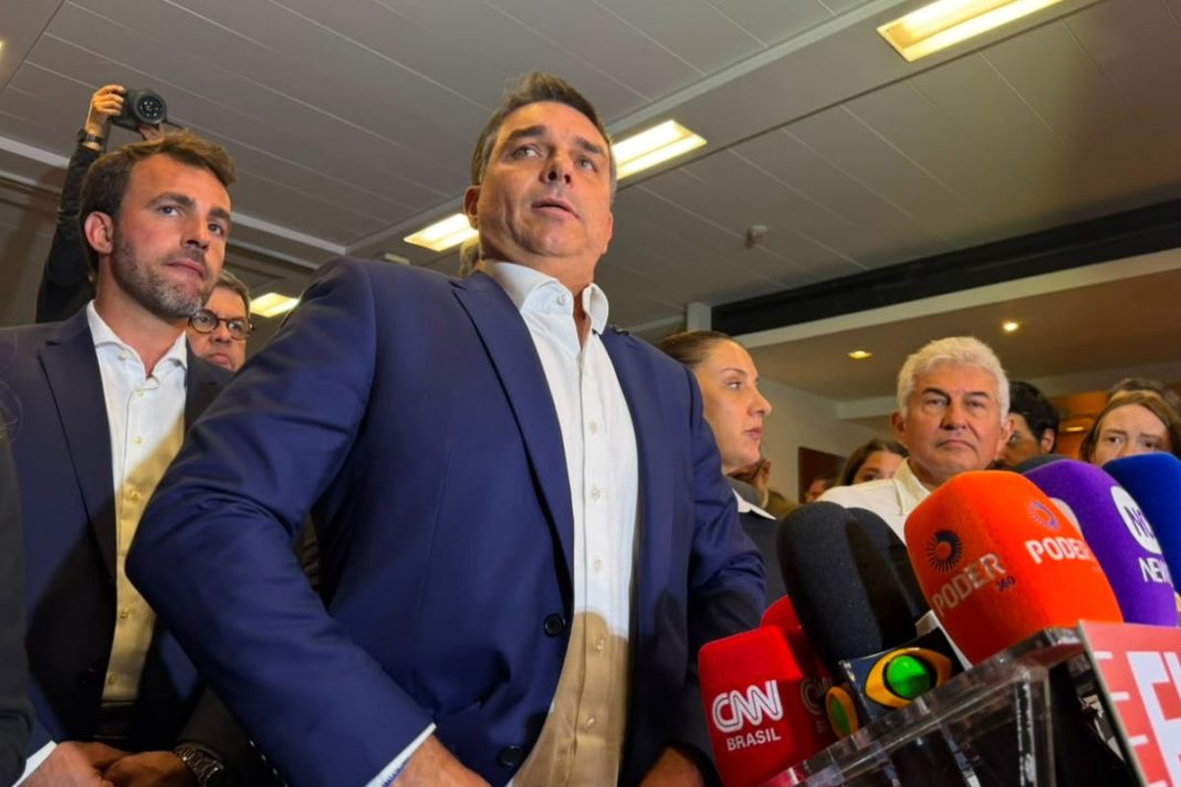 mp-eleitoral-pede-multa-a-flavio-bolsonaro-por-site-nao-informado-ao-tse