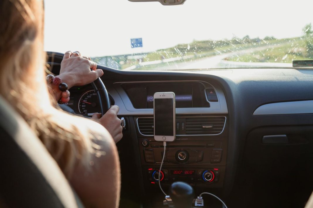 uber-tera-de-pagar-r$-7-mil-a-passageira-por-celular-perdido-em-viagem