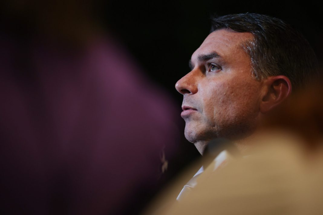 flavio-bolsonaro-pede-a-fachin-que-tire-dino-de-processos-ligados-a-eleicao