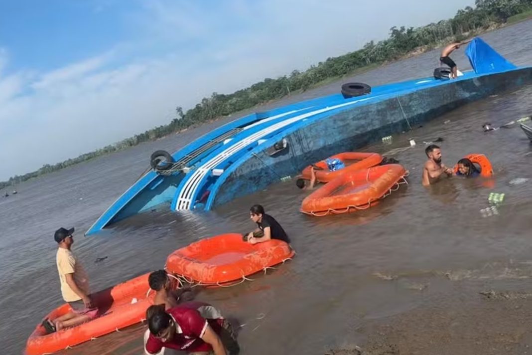 barco-com-passageiros-naufraga-apos-bater-em-tronco-de-rio-no-amazonas