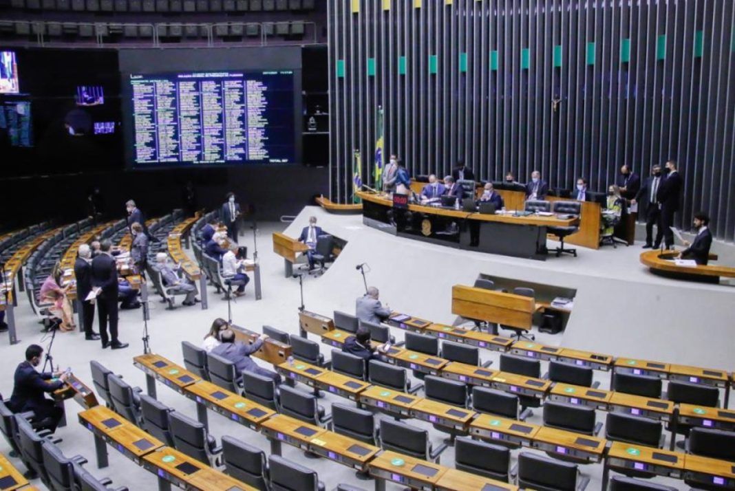 camara-abre-concurso-com-66-vagas-imediatas-e-salarios-acima-de-r$-32-mil