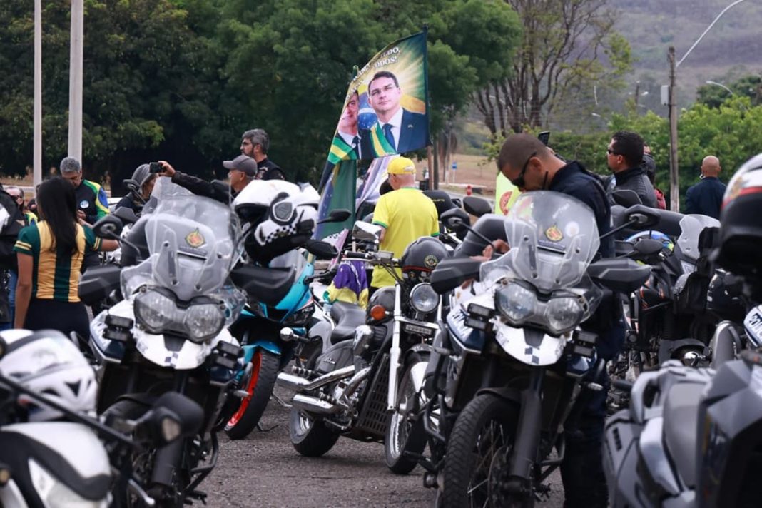 “motociata-da-liberdade”-reune-eleitores-de-celina,-flavio-e-michelle-no-df