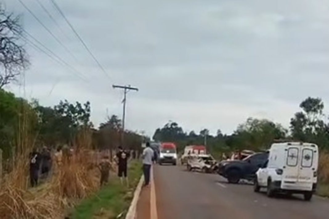 acidente-entre-dois-carros-deixa-uma-pessoa-morta-e-6-feridos-no-entorno