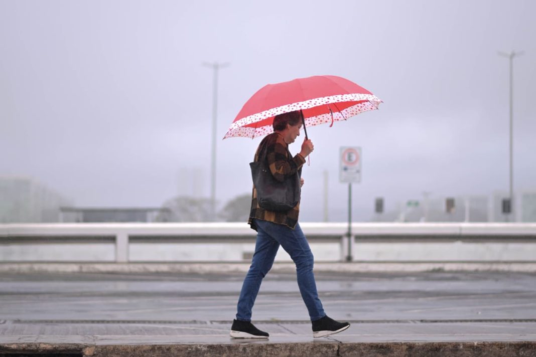 clima:-temporais,-ventos-e-granizos-marcam-o-dia-de-1o-turno-das-eleicoes