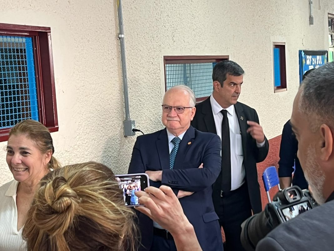 presidente-do-stf,-edson-fachin-vota-no-1o-turno-das-eleicoes-2026