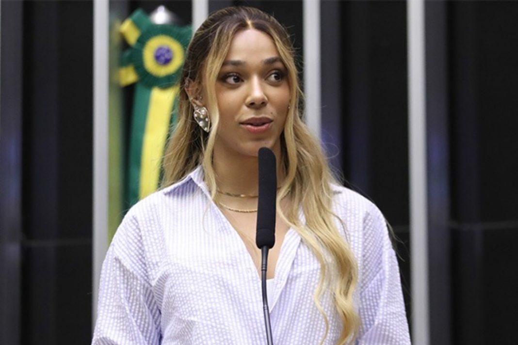 erika-hilton-recebe-ameaca-de-morte-e-atrasa-ida-as-urnas-por-seguranca