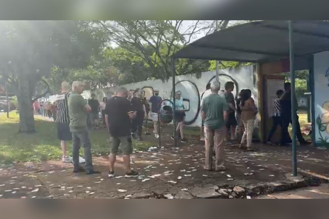 eleitores-que-ja-estiverem-na-fila-as-17h-tem-direito-de-votar
