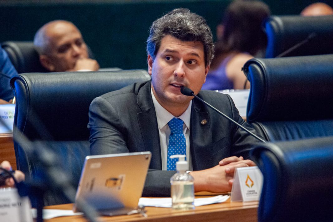saiba-quem-e-eduardo-pedrosa,-deputado-distrital-reeleito-no-df