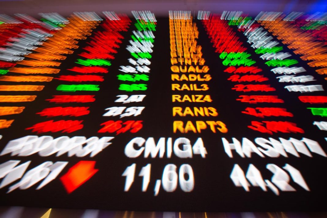ibovespa-renova-maxima-historica-e-dolar-fecha-em-r$-5-apos-1o-turno