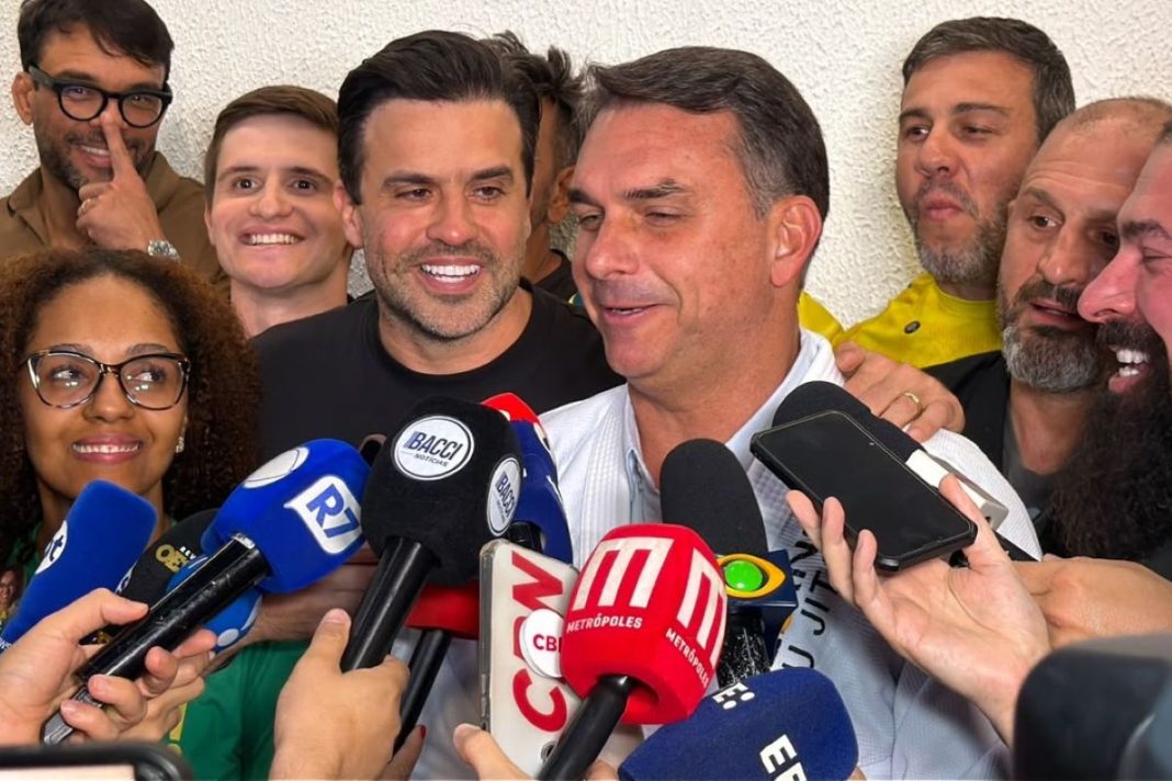 flavio-bolsonaro-diz-que-abre-mao-de-reeleicao:-“so-preciso-de-um-mandato”