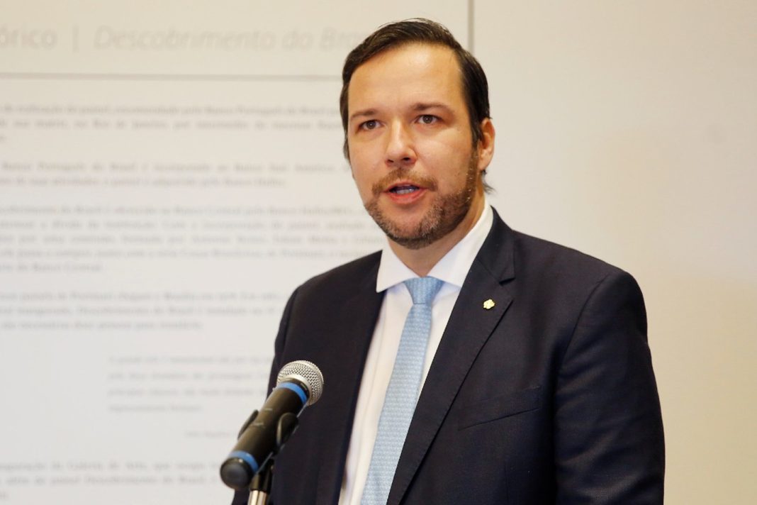 ex-bc,-renato-gomes-e-o-novo-presidente-da-associacao-brasileira-de-bancos
