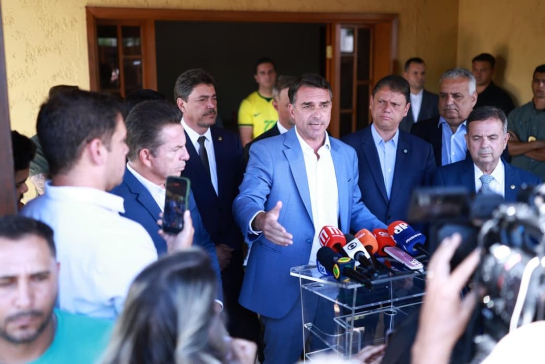flavio-critica-pec-da-6×1-e-volta-a-defender-regime-por-hora:-“liberdade”