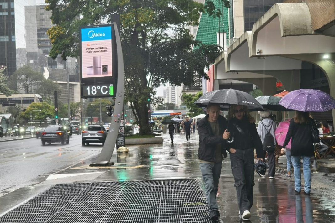 clima:-calor,-chuva-e-risco-de-temporais-atingem-diferentes-regioes-do-pais