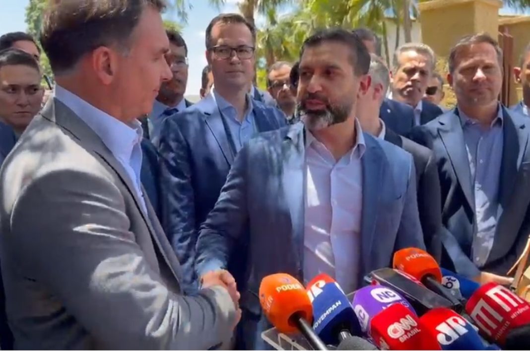 apos-apoio-de-uniao-pp,-flavio-bolsonaro-ganha-reforco-do-novo-no-2o-turno
