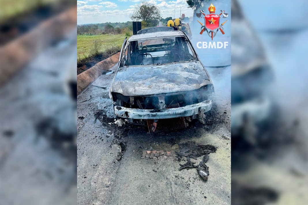 carro-e-destruido-por-incendio-em-rodovia-no-nucleo-rural-ponte-alta