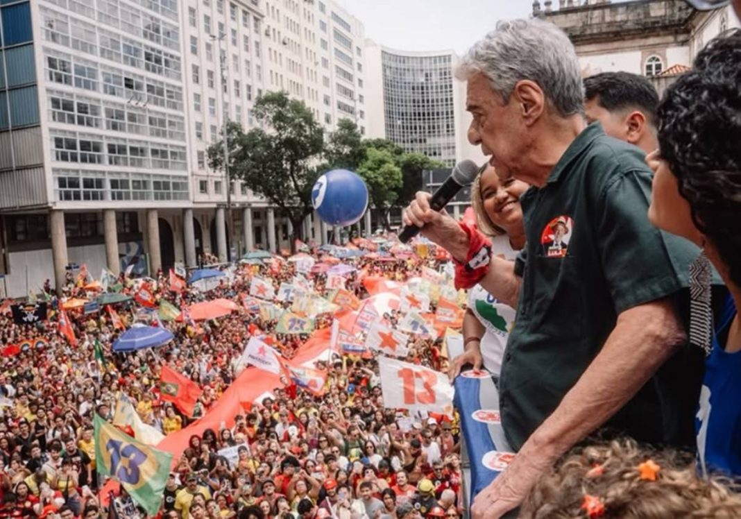 ato-pro-lula-reune-milhares-de-estudantes-e-apoiadores-na-candelaria,-no-rj