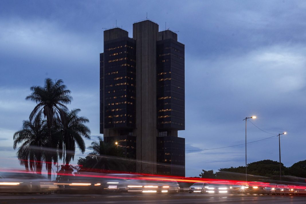 focus:-mercado-mantem-projecao-para-inflacao-em-5,22%,-mas-reduz-a-do-pib