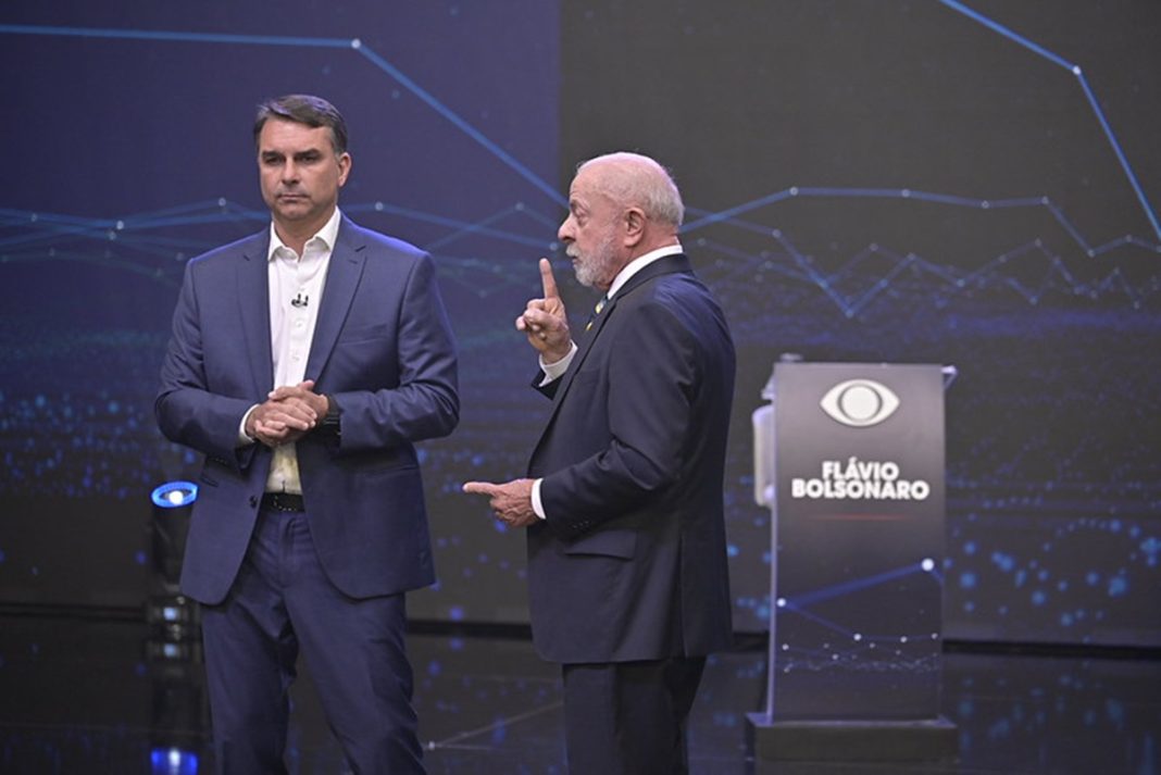 apos-o-debate,-lula-volta-a-desafiar-flavio-bolsonaro-a-abrir-sigilos