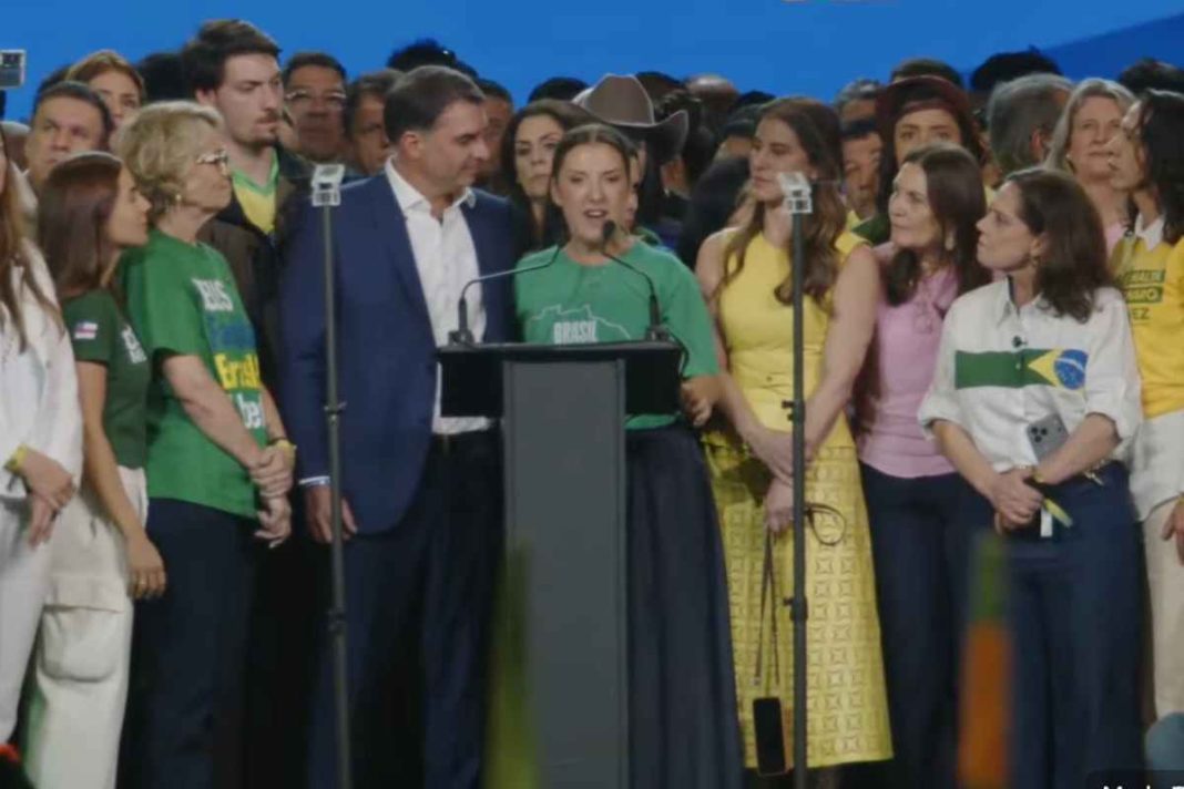 bolsa-familia-tera-periodo-de-2-anos-para-transicao,-diz-campanha-de-flavio