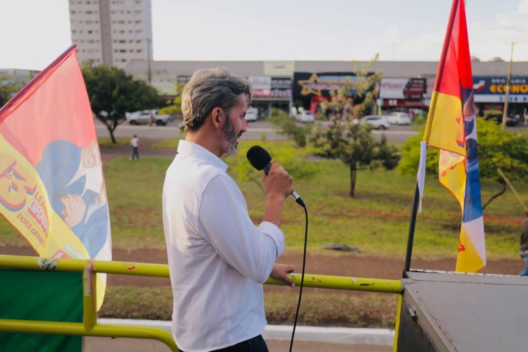 caminhadas-com-trio-eletrico-marcam-dia-de-agenda-de-leandro-grass