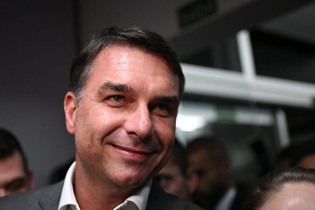 flavio-promete-devolver-parte-do-pix-pago-em-contas-e-cria-“vira-pix”