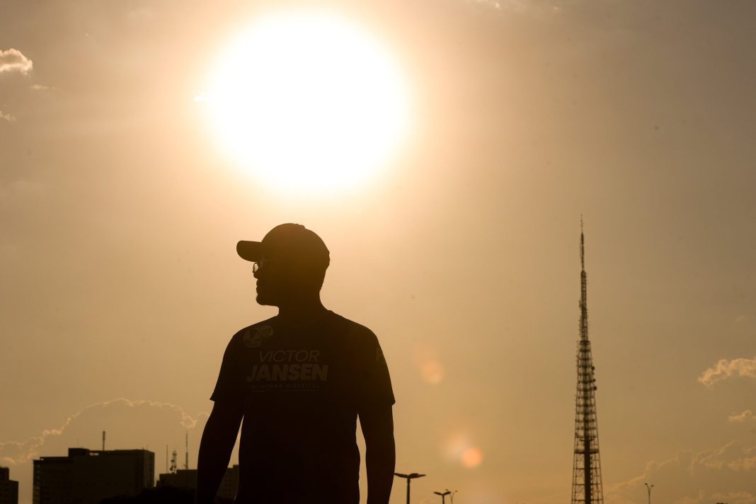 clima:-chuvas-retornam-ao-sul-e-calorao-atinge-ate-41°c-no-centro-oeste