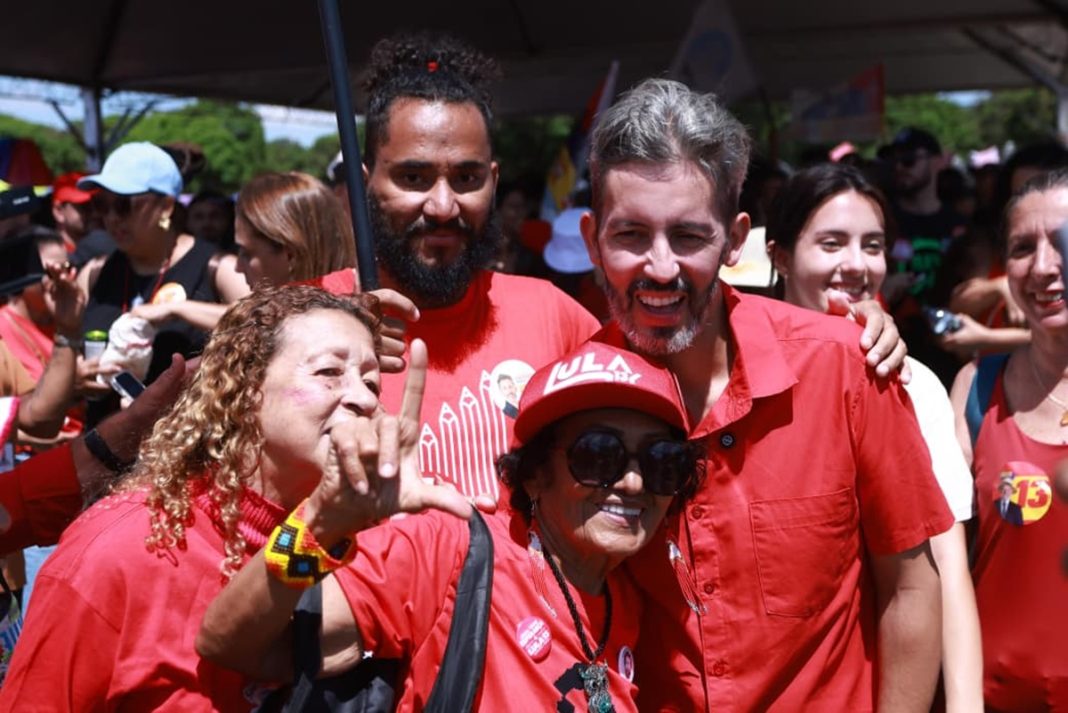 em-ato-de-professores,-grass-promete-reestruturar-carreira-da-categoria