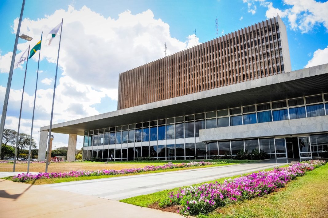 dia-do-servidor:-gdf-oficializa-transferencia-do-ponto-facultativo-para-30-de-outubro