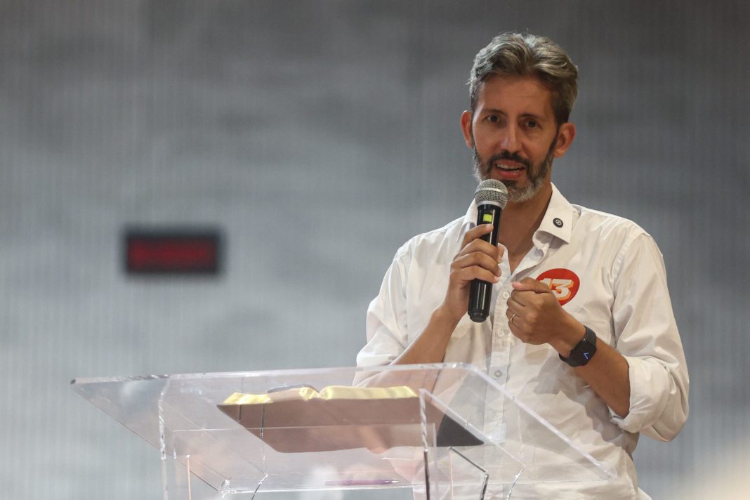 grass-vai-a-evento-cristao-com-jorge-messias,-pastor-henrique-e-irma-monica