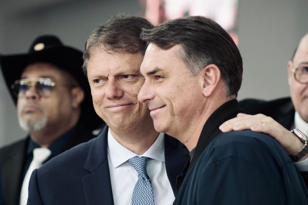 tarcisio-vai-a-qg-de-flavio-em-brasilia-para-ajudar-na-preparacao-do-debate