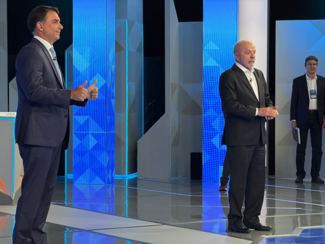 em-debate,-flavio-bolsonaro-promete-pedagio-zero-para-motociclistas