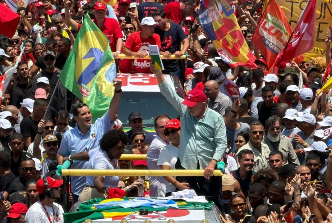 veja-imagens-do-ato-de-lula-em-copacabana-neste-sabado-(24/10)