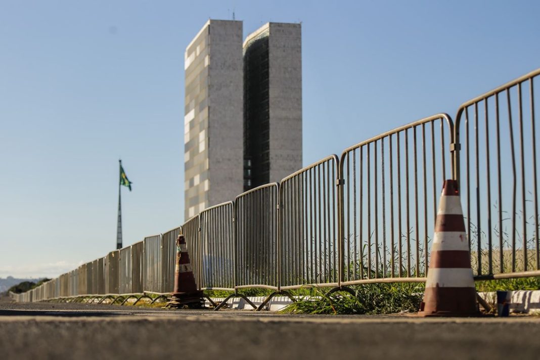 pmdf-faz-bloqueios-em-ruas-para-apuracao-de-votos-e-festa-da-vitoria