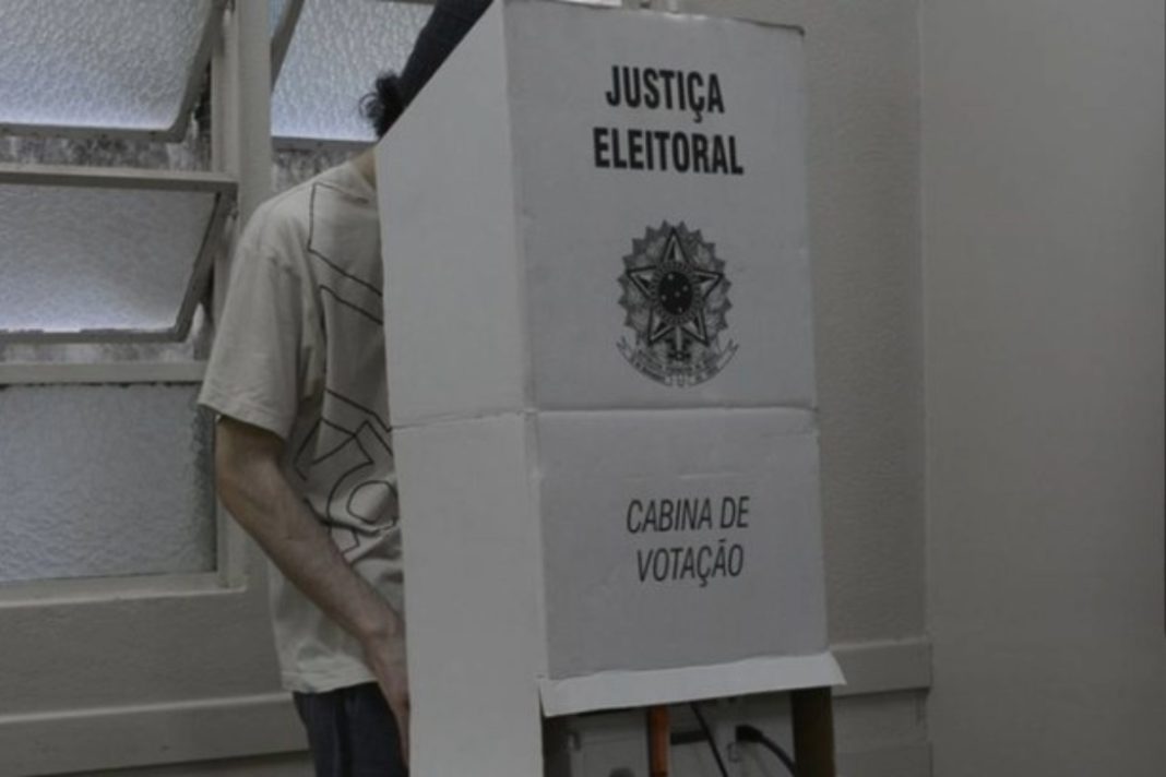 homem-e-detido-apos-confusao-por-fotografar-zona-eleitoral-no-df