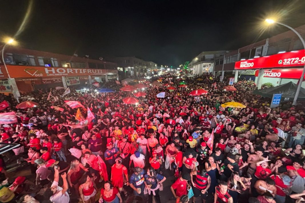 petistas-lotam-as-ruas-da-asa-norte-e-celebram-virada-historica-de-lula