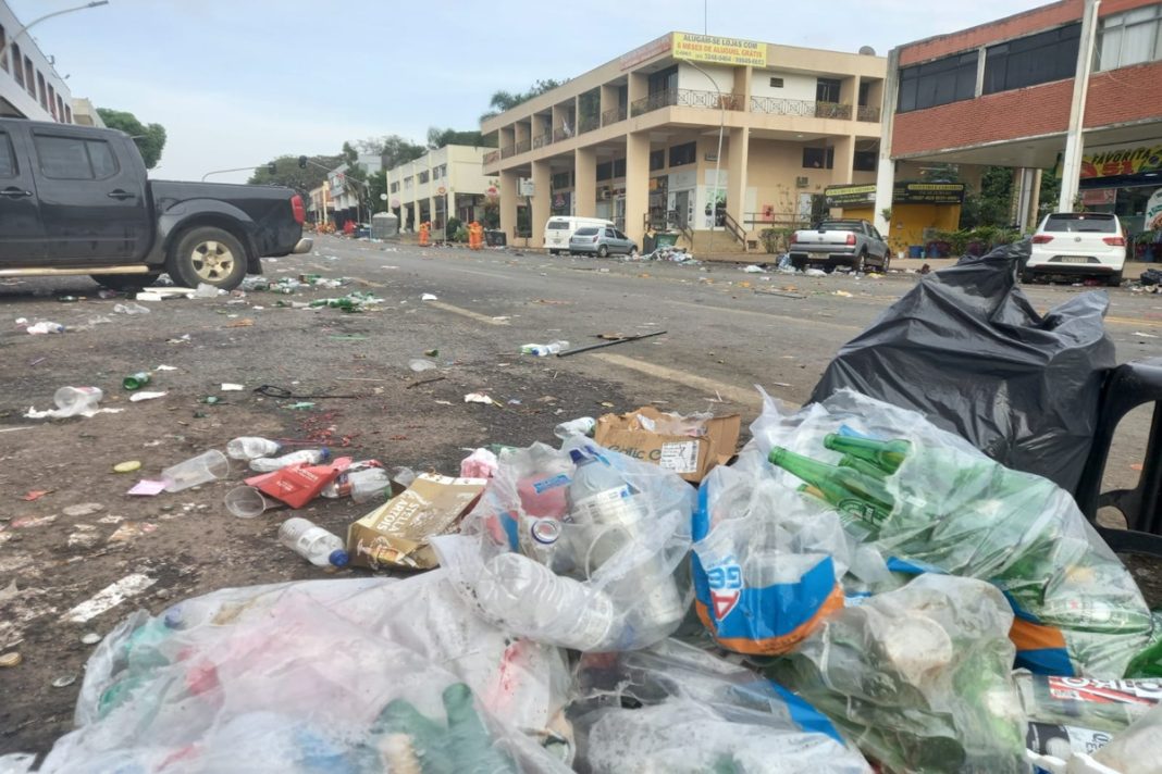 quadra-comercial-da-asa-norte-fecha-para-limpeza-apos-festa-pro-lula