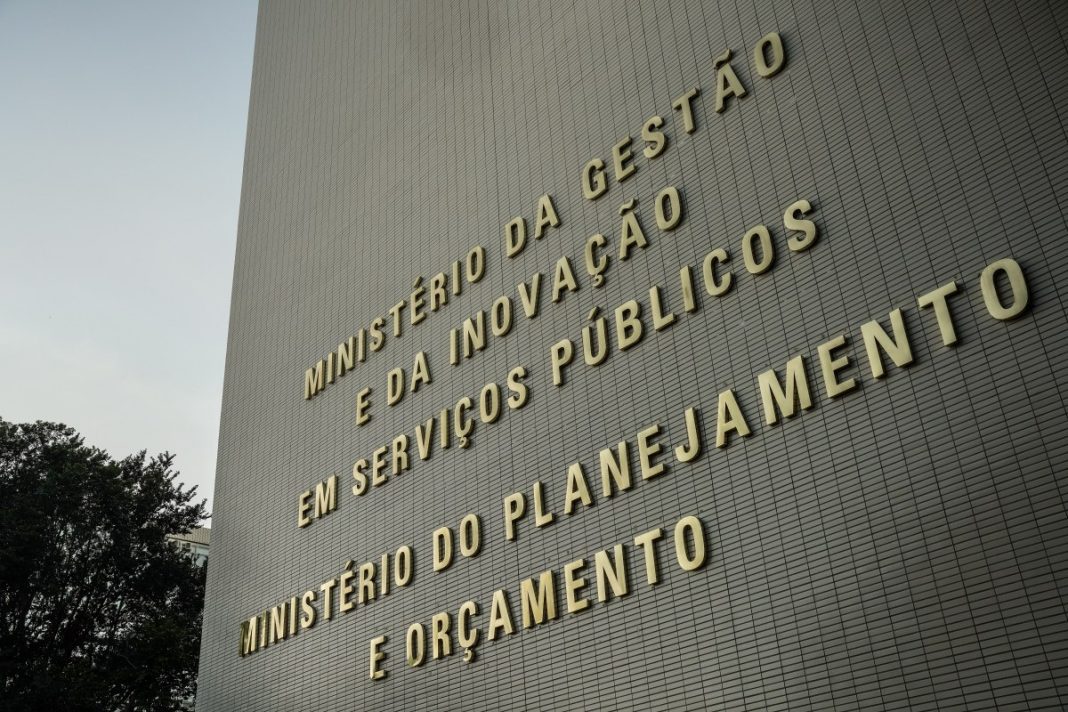 reeleito,-lula-precisa-remanejar-r$-20-bilhoes-do-orcamento-para-bondades
