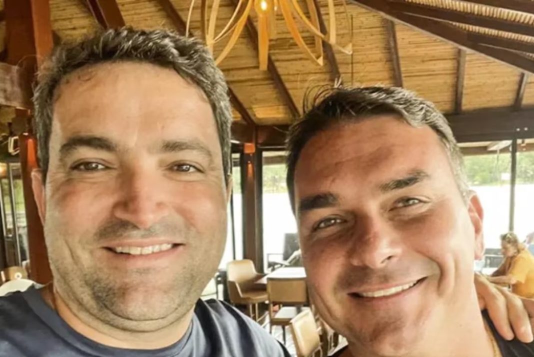 moraes-proibe-flavio-bolsonaro-de-manter-contato-com-advogado-willer-tomaz