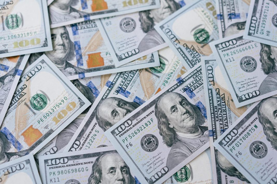 dolar-abre-em-queda,-a-r$-5,36,-ainda-sob-eco-de-resultado-das-eleicoes