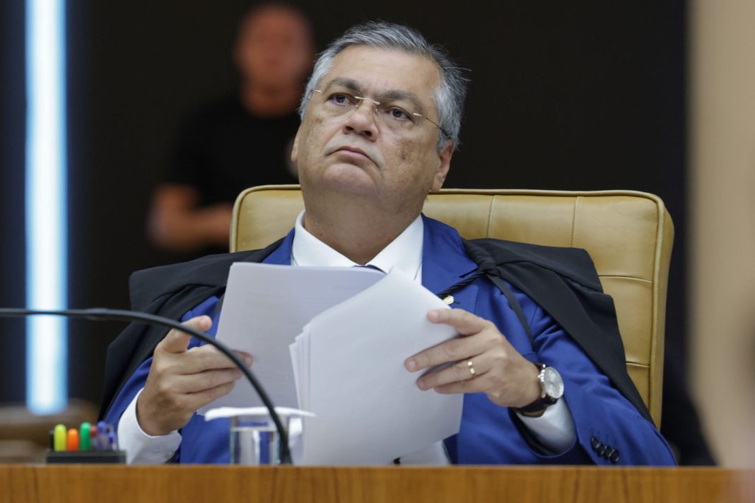 dino-manda-pf-investigar-se-houve-recursos-externos-na-campanha-de-flavio