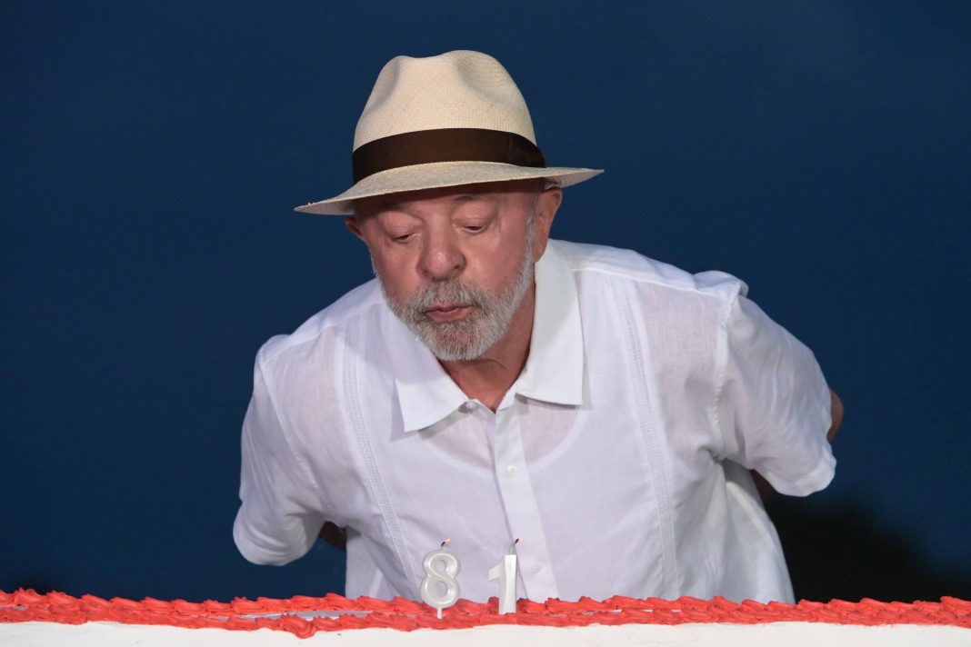 apoiadores-cantam-parabens-para-lula-e-presidente-agradece:-“gratidao”