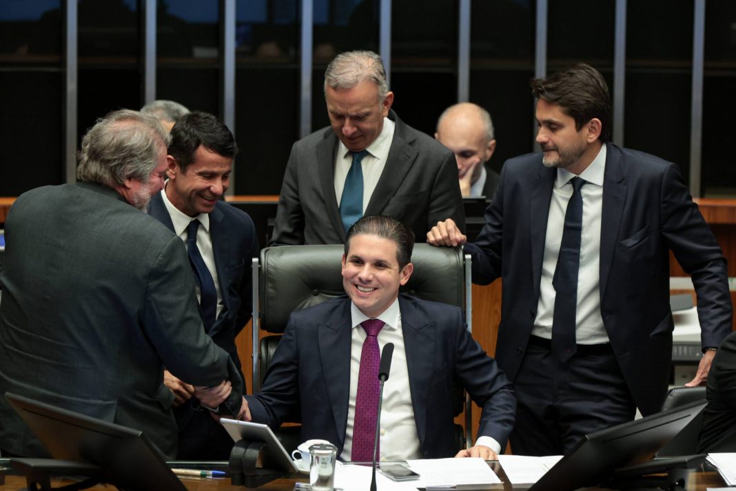 camara-ira-discutir-este-ano-voto-distrital-misto-para-2034,-diz-motta