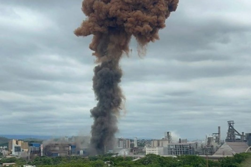 bombeiros-sao-acionados-apos-grande-explosao-na-csn-de-volta-redonda