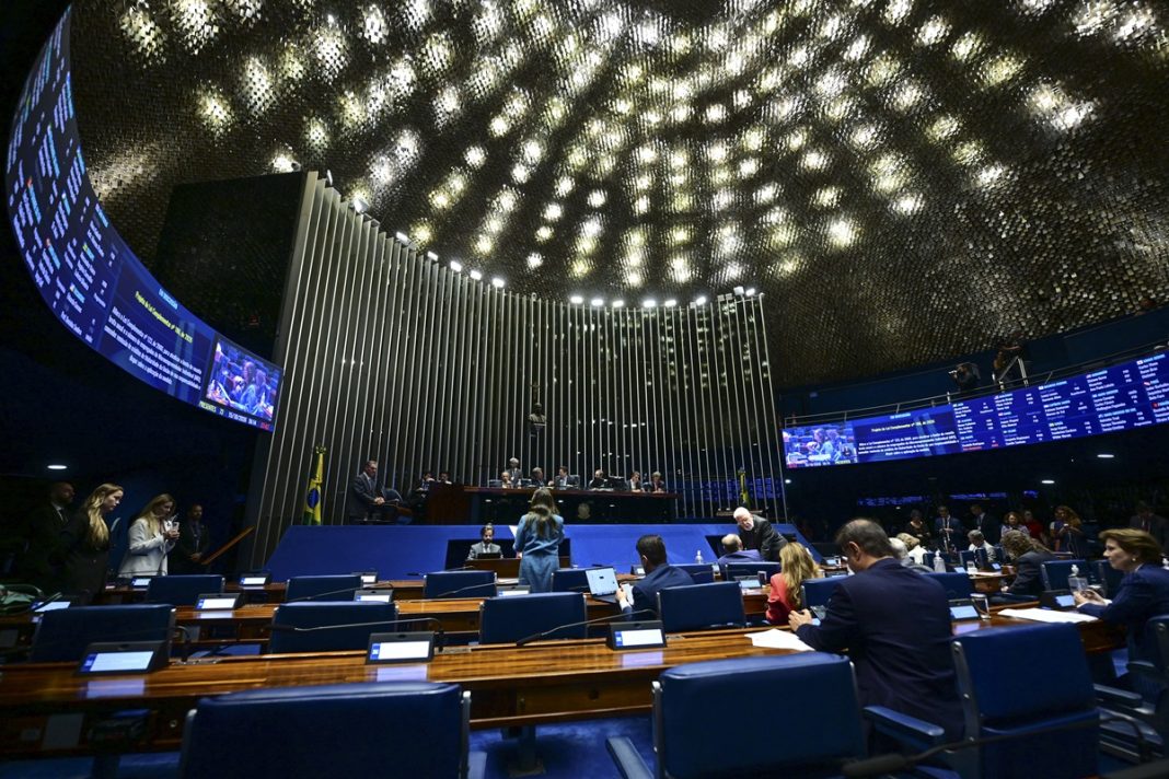 senado-aguarda-proximos-passos-de-flavio-para-avaliar-atuacao-fora-do-pais