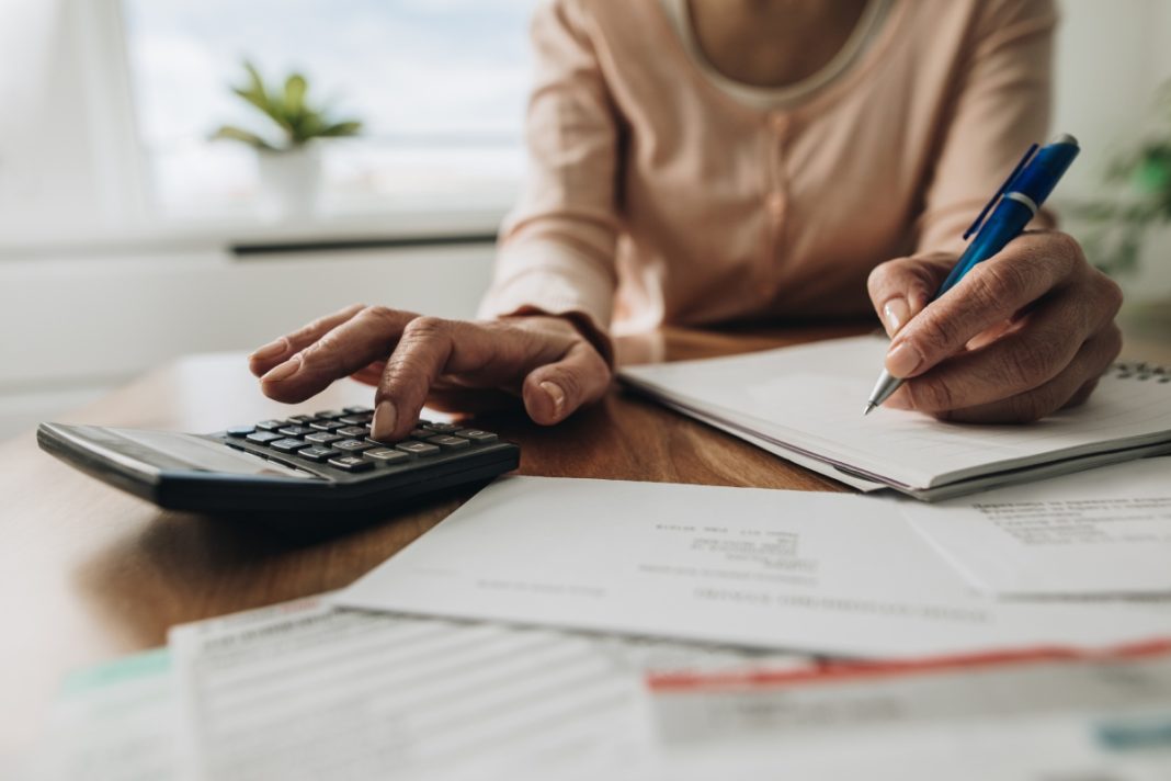 endividamento-das-familias-chegou-a-50,1%-em-agosto,-segundo-bc