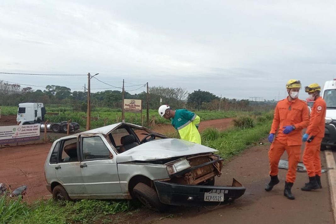 jovem-de-18-anos-morre-ao-ser-arremessado-de-carro-em-capotamento-na-br-060