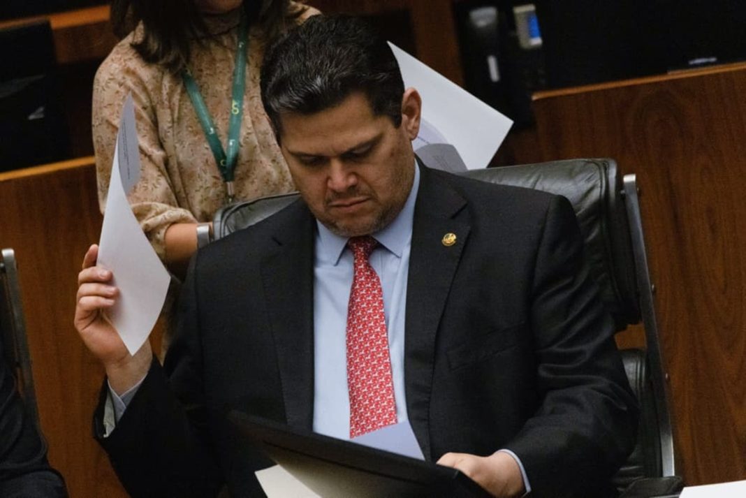 alcolumbre-busca-acordo-para-perdoar-bolsonaro-e-atrair-votos-no-senado