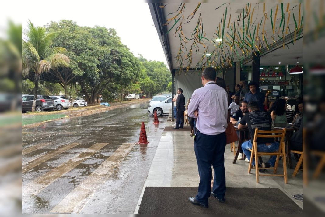 clima:-sexta-feira-tem-alertas-de-temporais-e-calorao-pelo-brasil