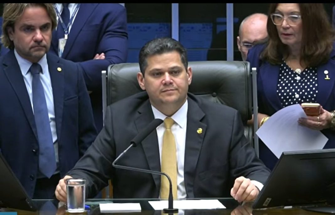 alcolumbre-pauta-pec-da-seguranca-e-reabre-debate-sobre-maioridade-penal